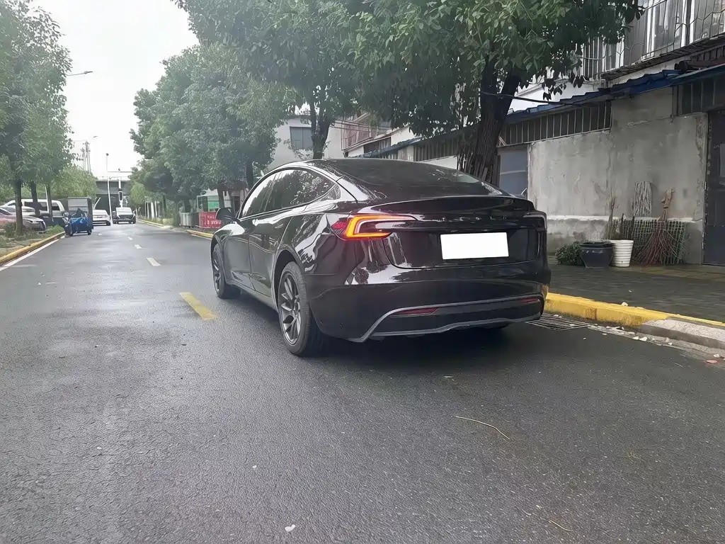 Tesla Model 3 — миниатюра 12