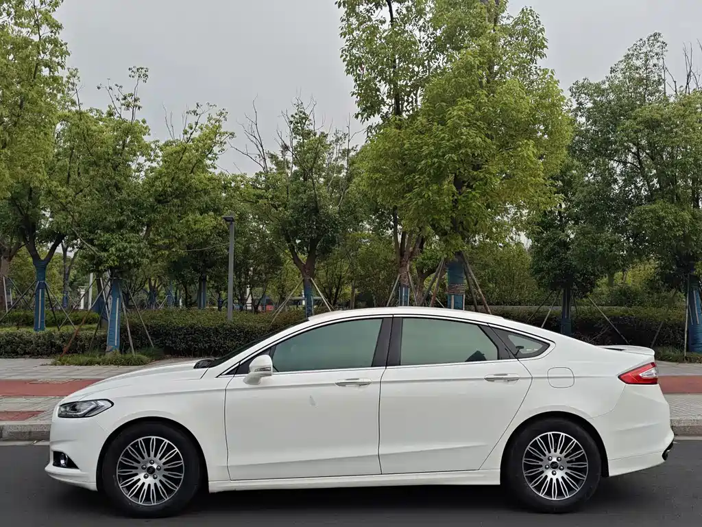 Ford Mondeo 2013 2.0L GTDi200 Luxury
