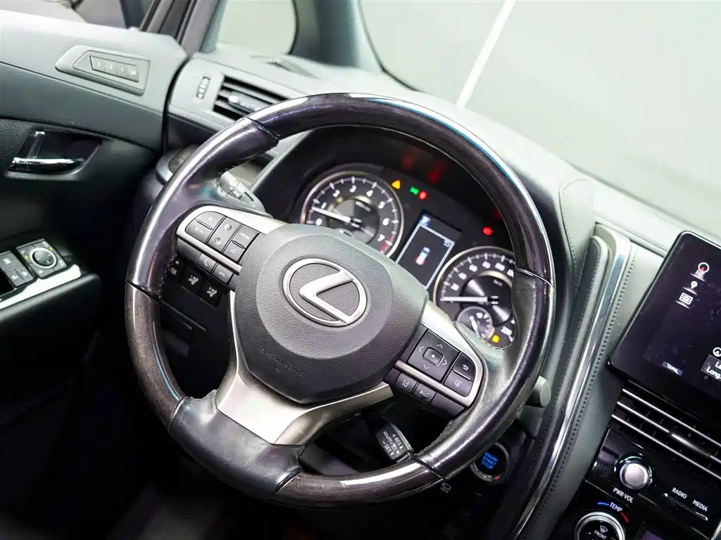 Lexus LM — фотографии объявления, Фото 15