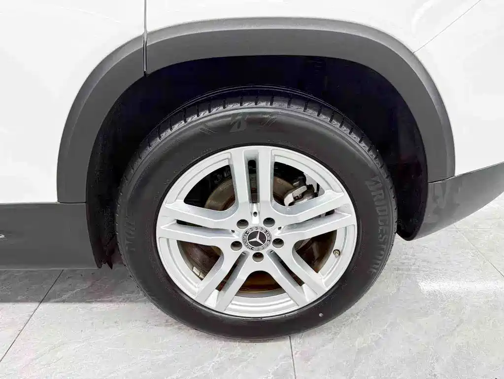 Mercedes-Benz GLB — миниатюра 21