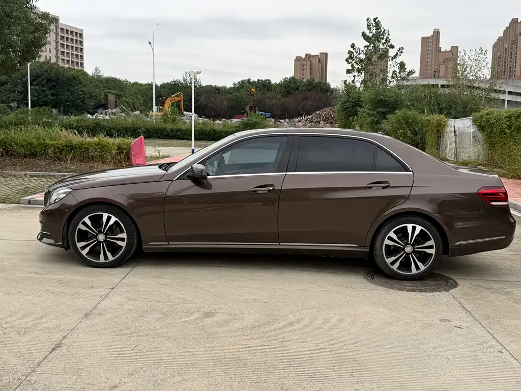 Mercedes-Benz E-Class — миниатюра 4