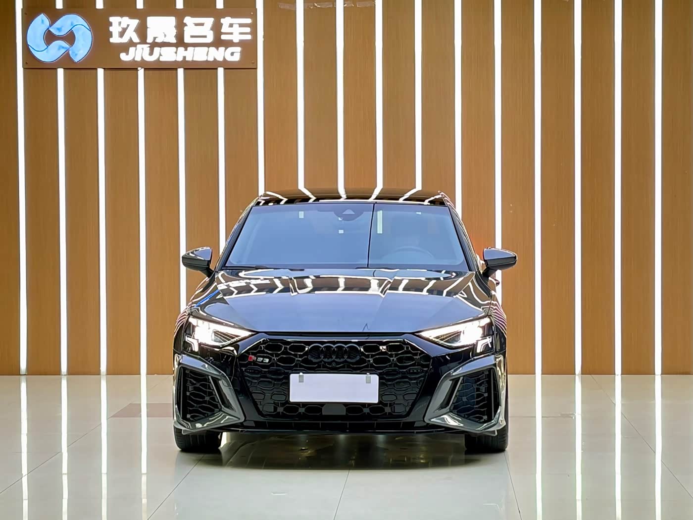 Audi A3 1.4 л 2024 г. Серебристо-серый, пробег 16000 км