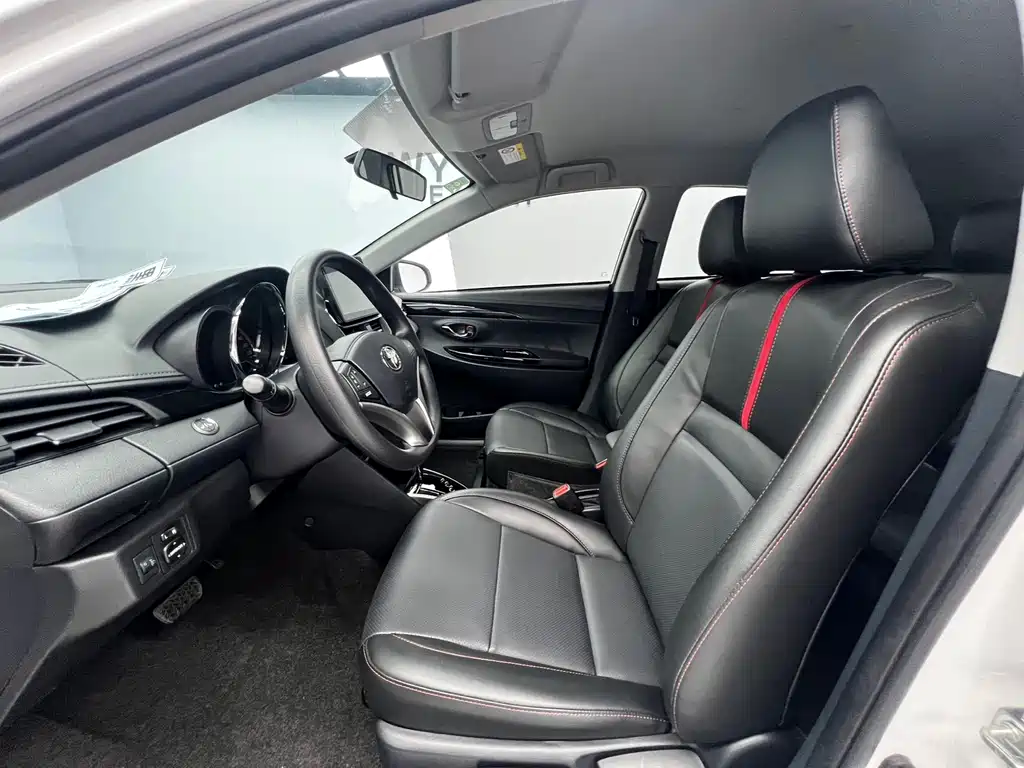 Toyota Yaris L — миниатюра 7