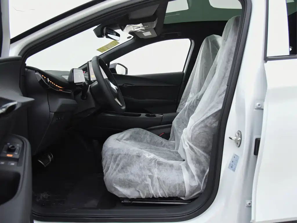 Volkswagen 06 2025 Pure