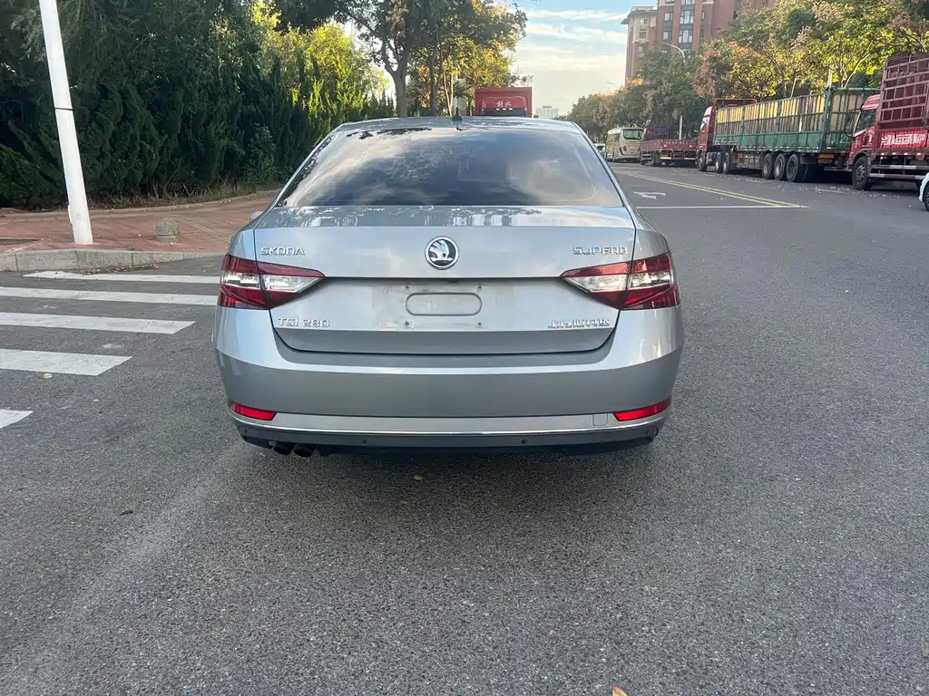 Skoda Superb — миниатюра 4