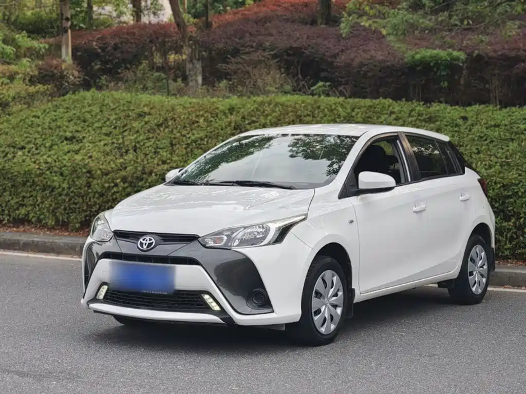 Toyota Yaris L — миниатюра 2