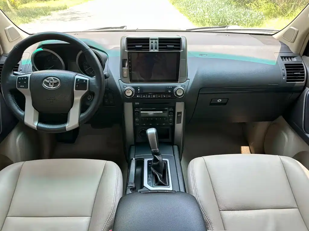 Toyota Land Cruiser Prado 2010 2.7L AT Standard