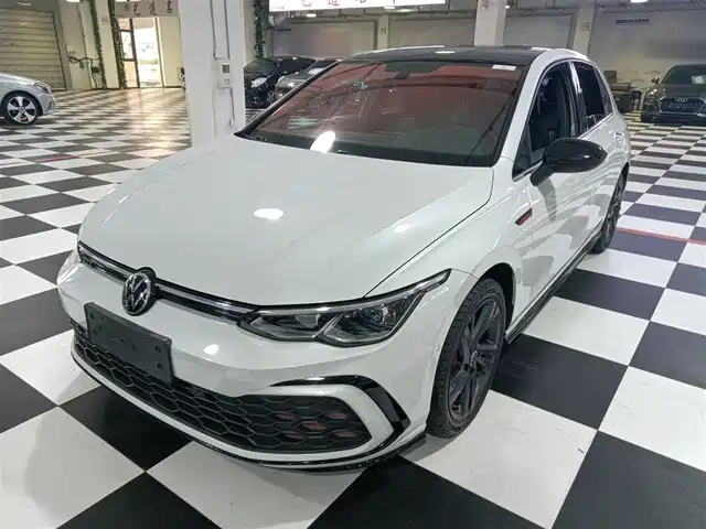 VOLKSWAGEN GOLF 2023