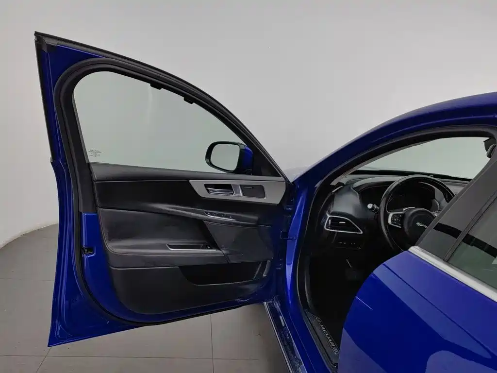 Jaguar XEL — миниатюра 8