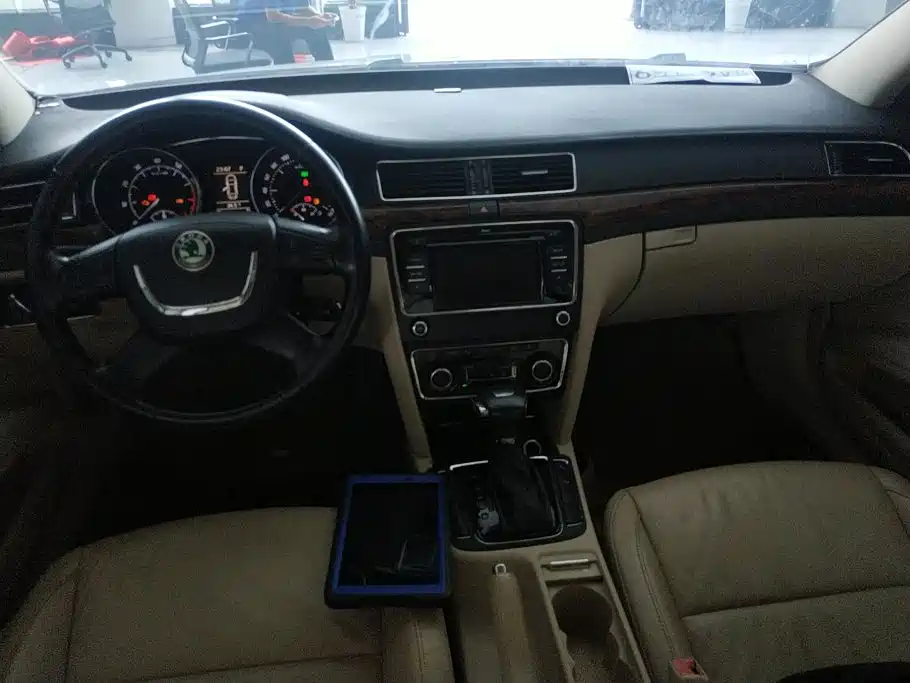 Skoda Superb — миниатюра 12