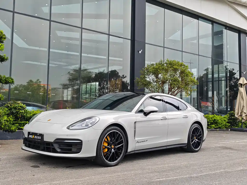 Porsche Panamera 2023
