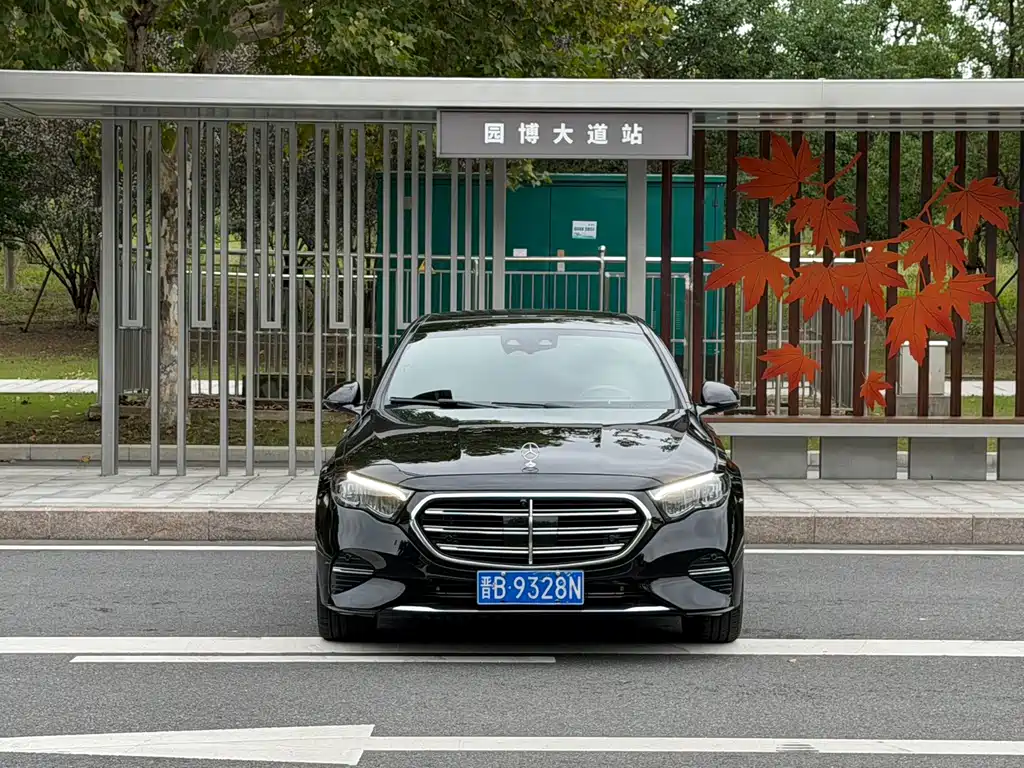 Mercedes-Benz E-Class — миниатюра 2
