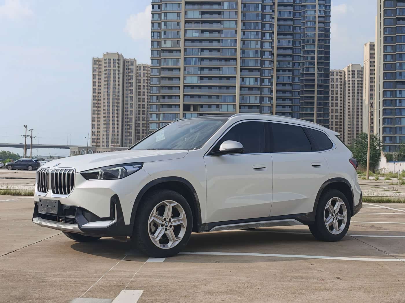 BMW X1 1.5 л 2023 г. Белый, пробег 33000 км