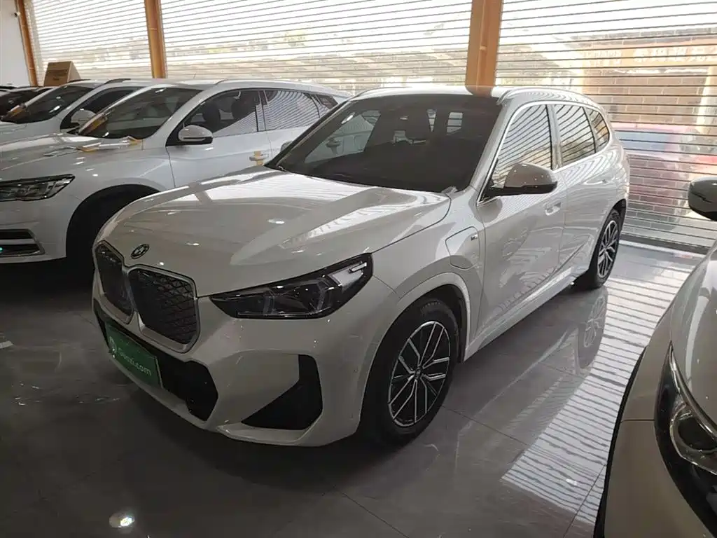 BMW iX1 2024