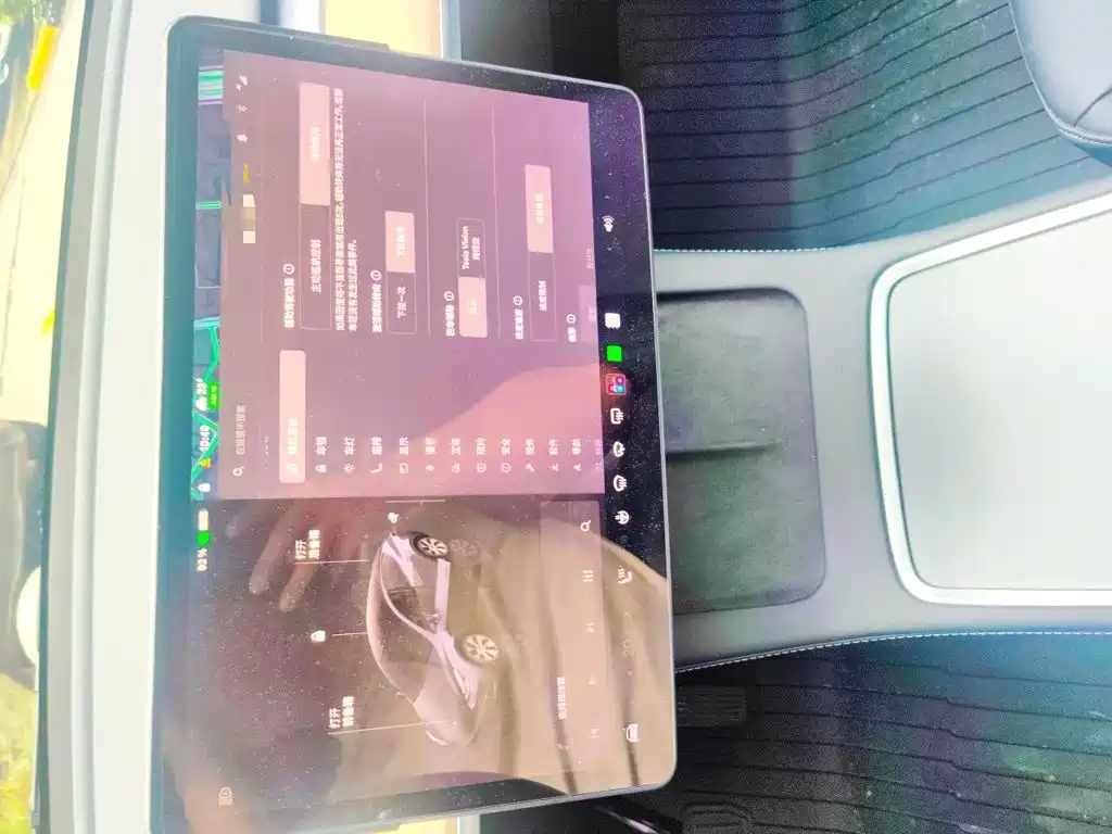 Tesla Model Y — миниатюра 9