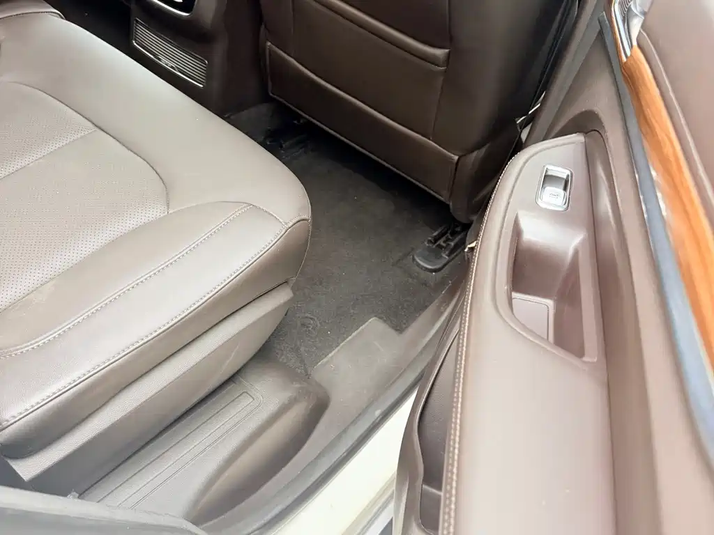 Roewe RX8 — миниатюра 12