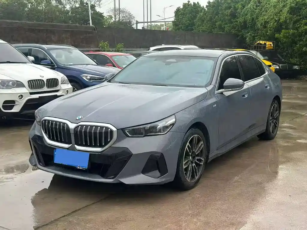 BMW 5 Series 2025
