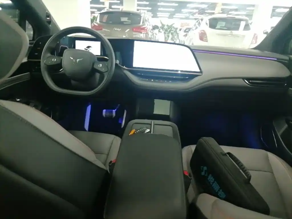 Hongqi EH7 2025 640