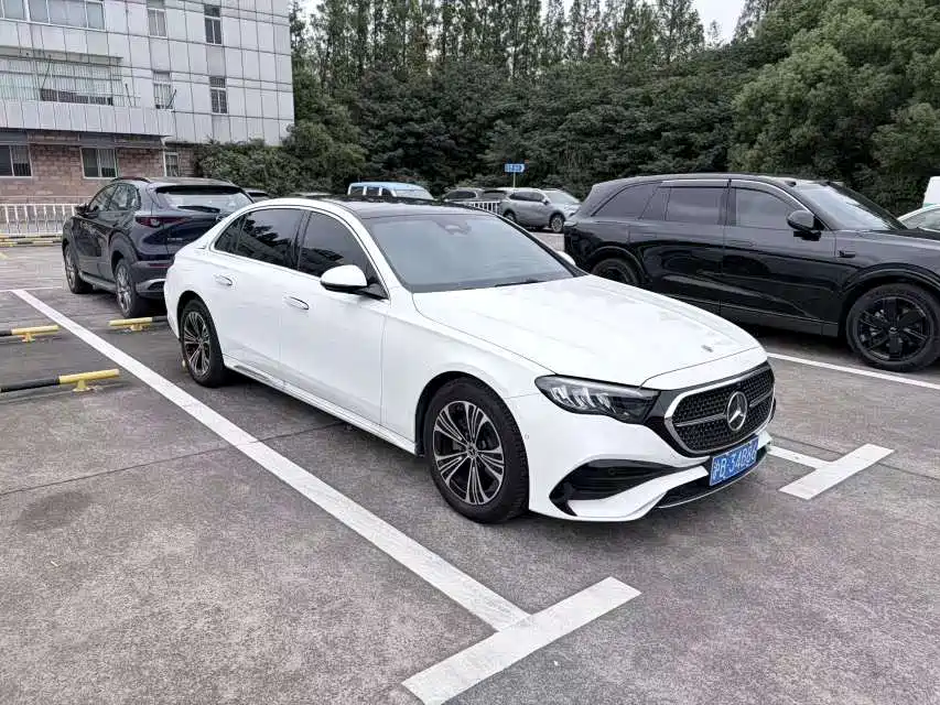 Mercedes-Benz E-Class — миниатюра 3