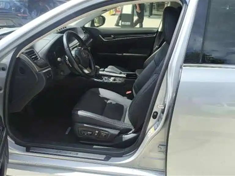 Lexus GS 2016 300h Lead