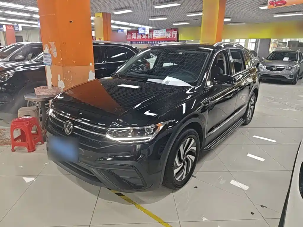 途观L 2025款 出众款 300TSI 自动两驱龙腾版 2025