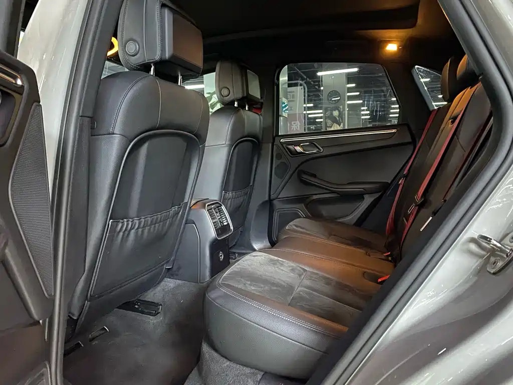 Porsche Macan — миниатюра 7