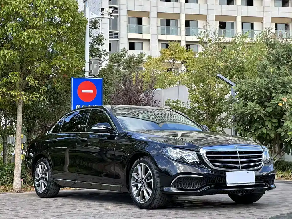 Mercedes-Benz E-Class — миниатюра 2