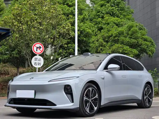 2025 Nio ET5