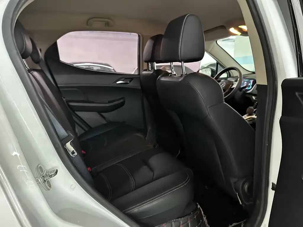 BYD Yuan EV — миниатюра 15