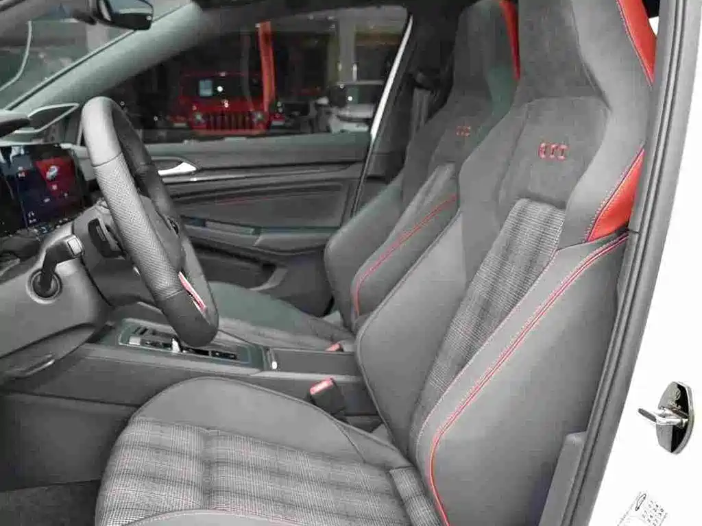 Volkswagen Golf GTI — миниатюра 10