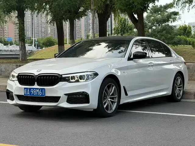 BMW 5-Series — фото 1