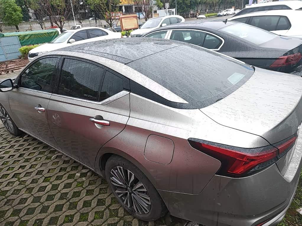 Nissan Teana 2.0 л 2025 г. Серебристо-серый, пробег 12500 км