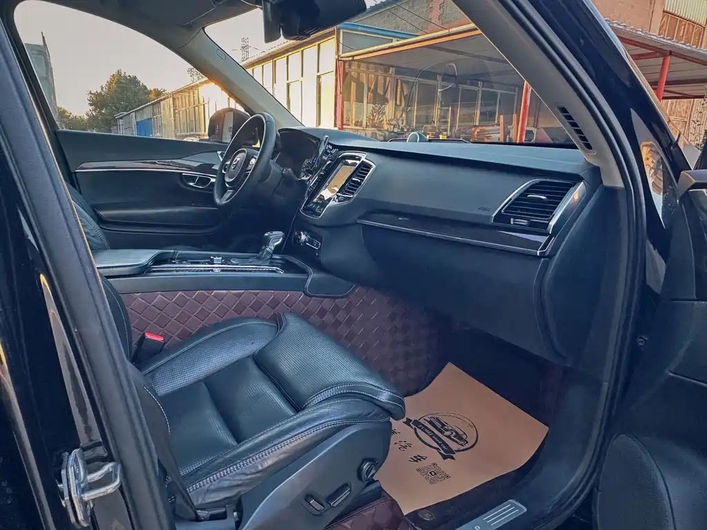 Volvo XC90 — миниатюра 18