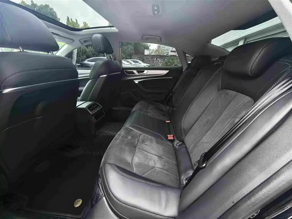 Audi A7L — миниатюра 6