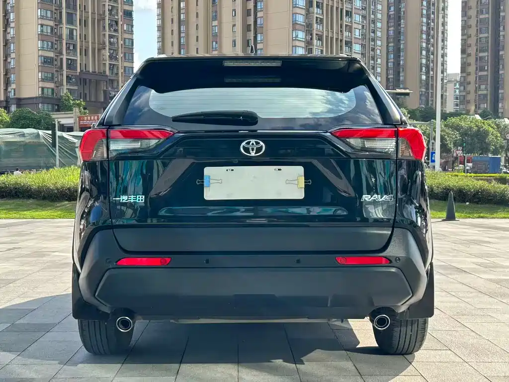 Toyota RAV4 — миниатюра 4