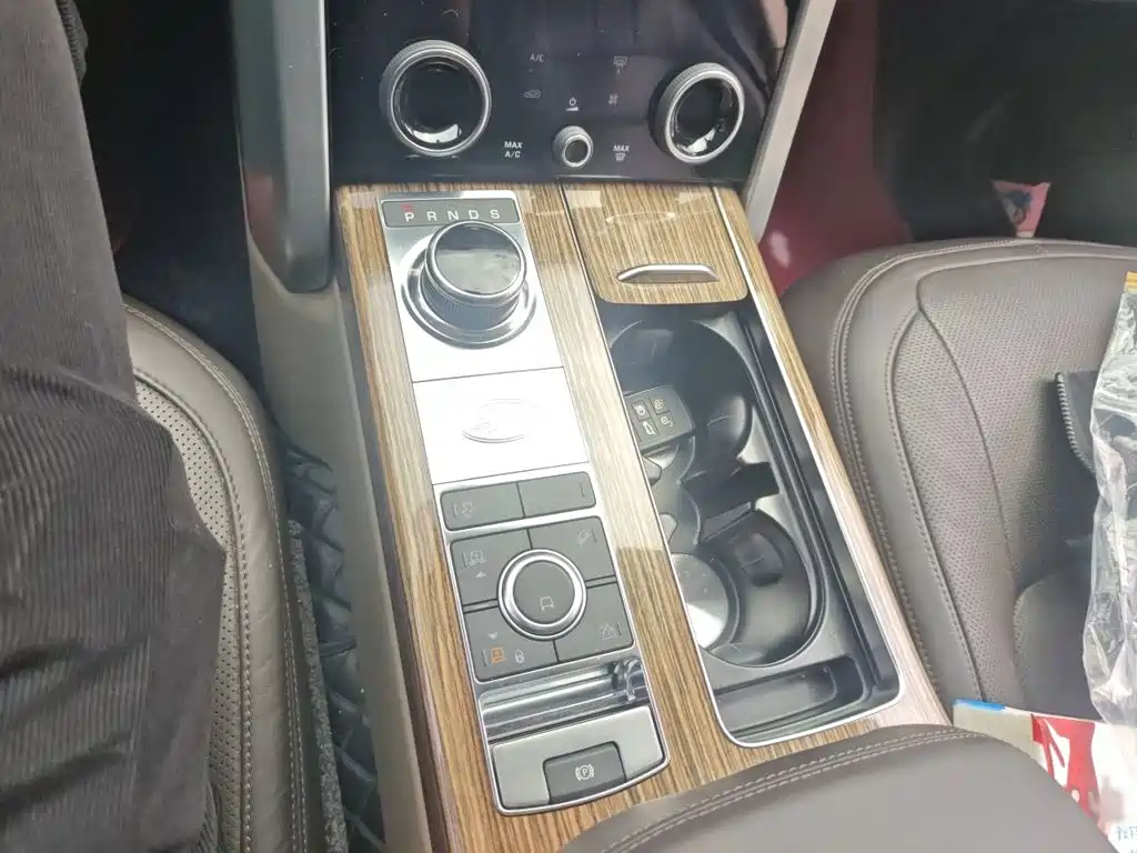 Land Rover Range Rover — миниатюра 7