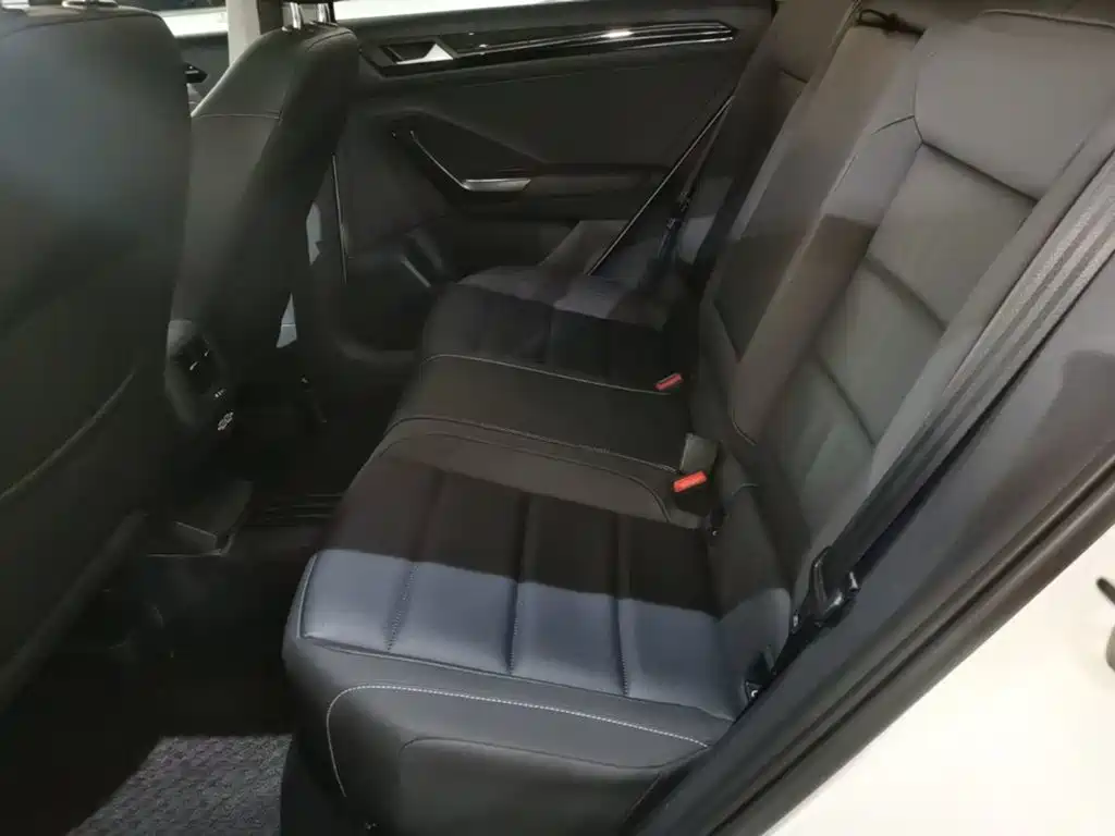 Volkswagen T-Roc — миниатюра 17