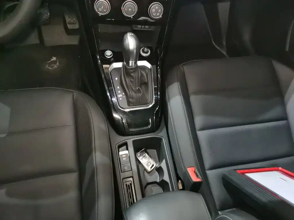 Volkswagen T-Roc — миниатюра 14