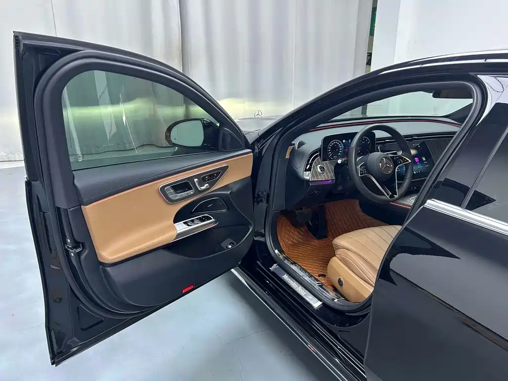 Mercedes-Benz E-Class — миниатюра 4