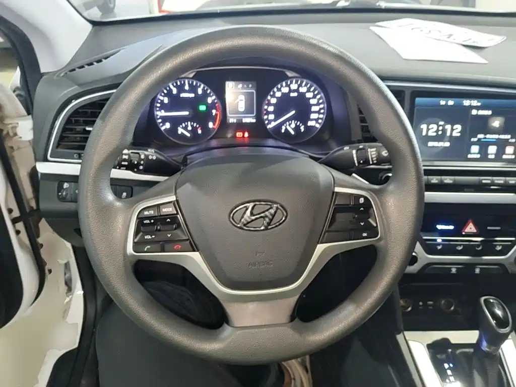 Hyundai Elantra — миниатюра 11