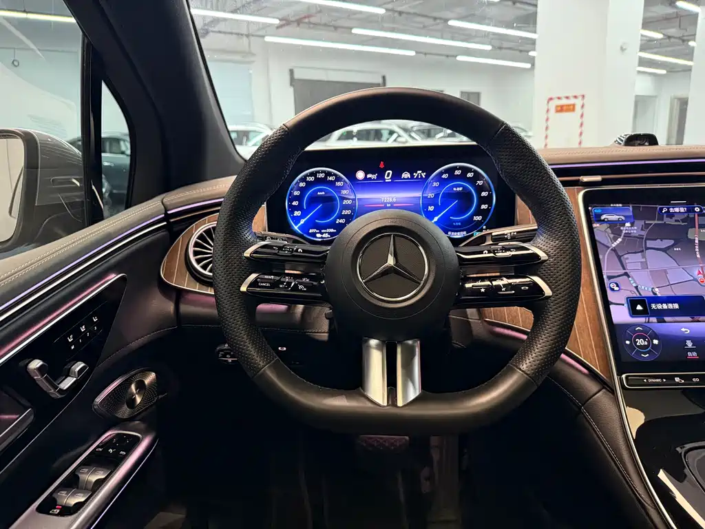Mercedes-Benz EQE SUV — миниатюра 14