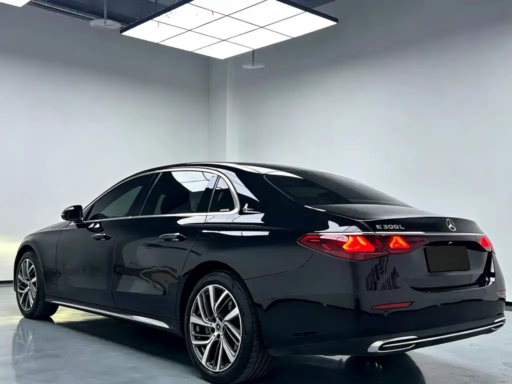 Mercedes-Benz E-Class — миниатюра 14