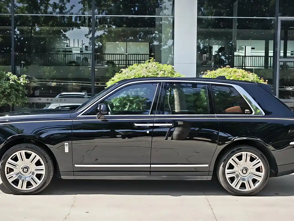Rolls-Royce Cullinan 2018 мест