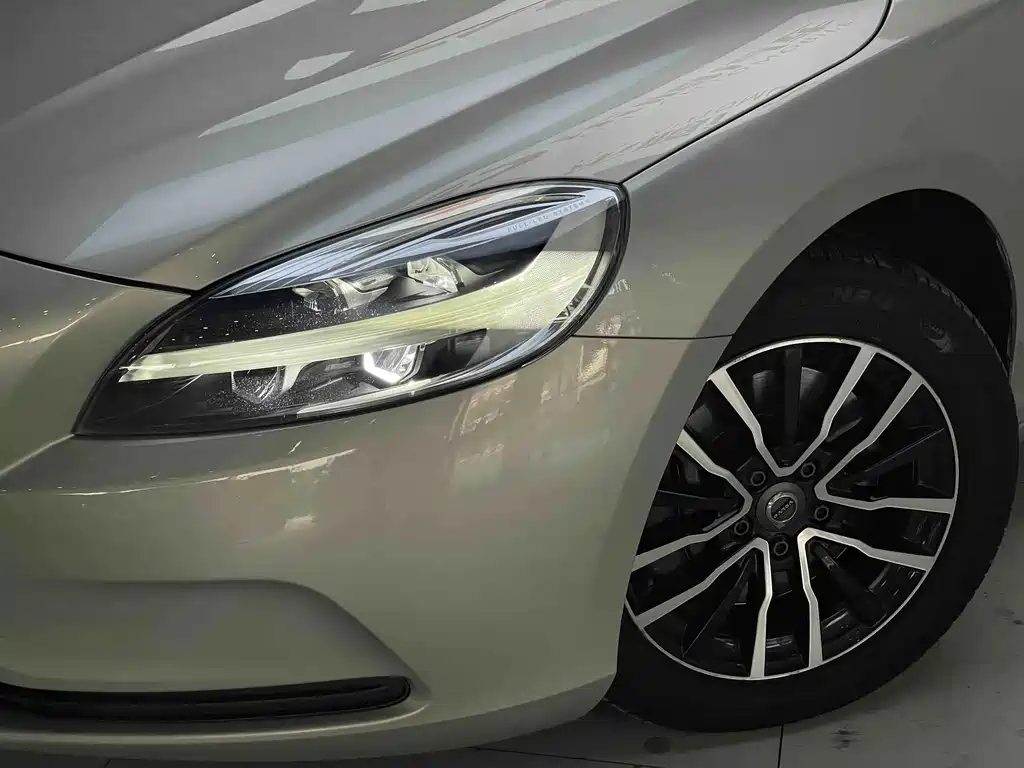Volvo V40 — миниатюра 4