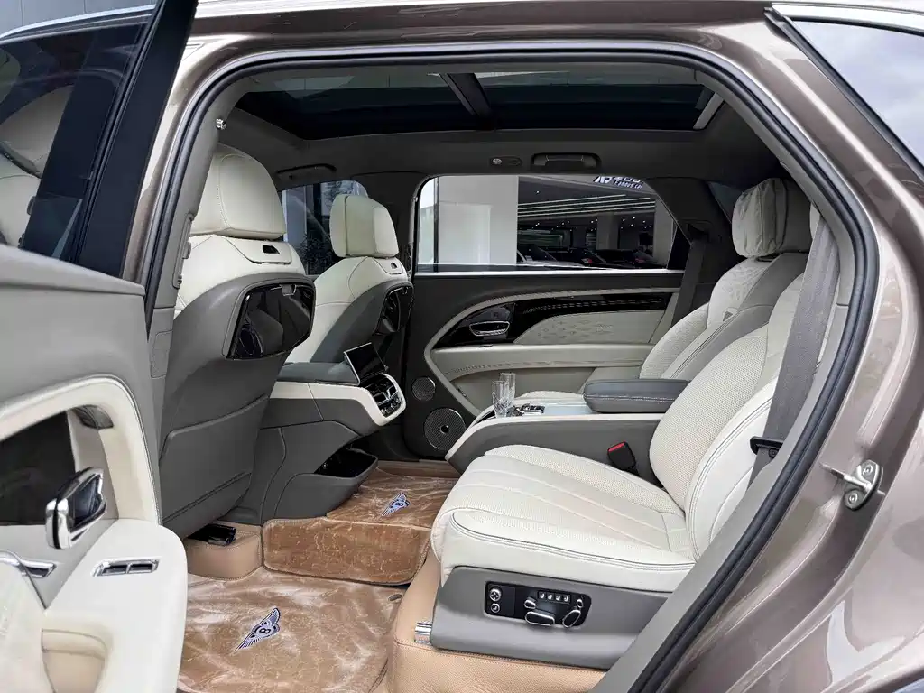 Bentley Bentayga — миниатюра 6