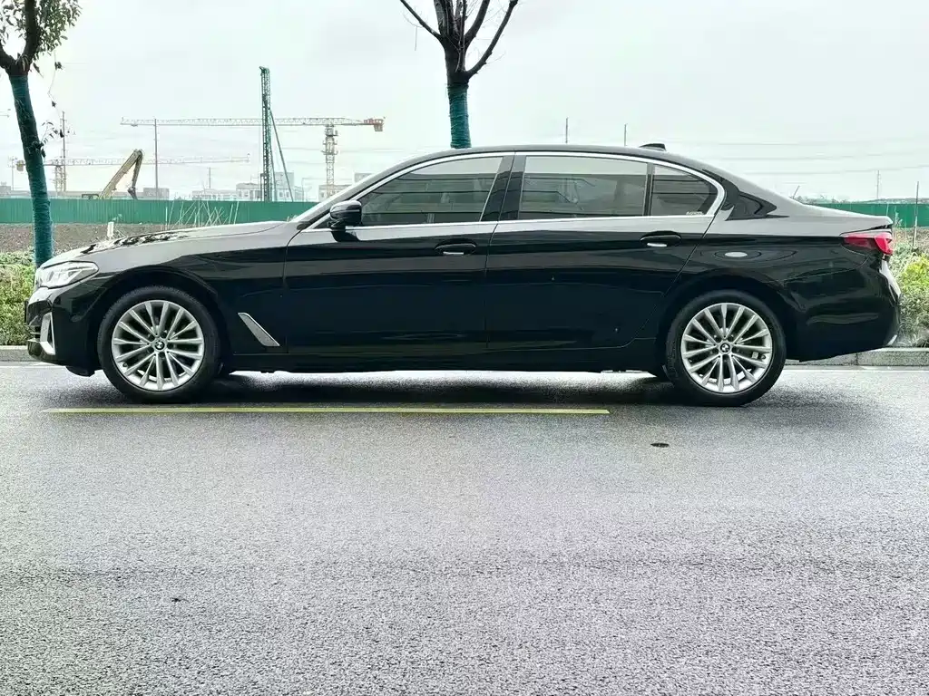BMW 5 SERIES