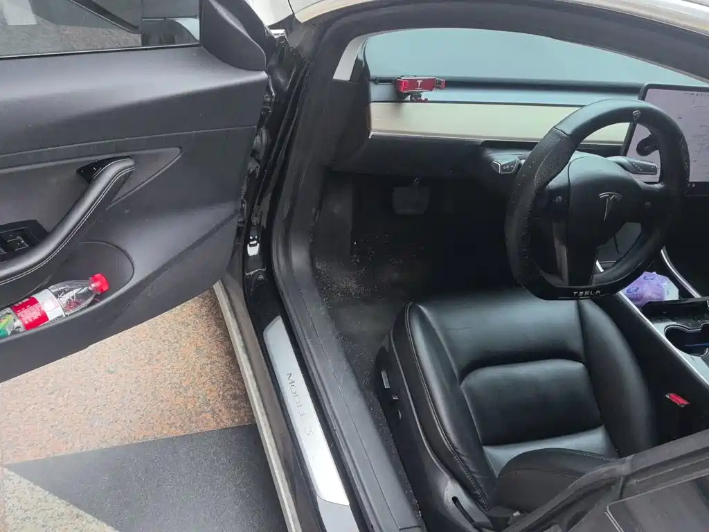 Tesla Model 3 — миниатюра 17
