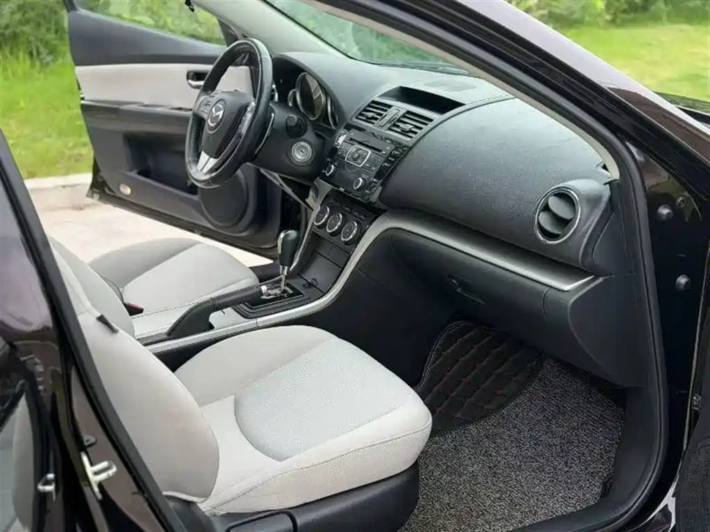 Mazda Ruiyi 2015 2.0L AT Elite