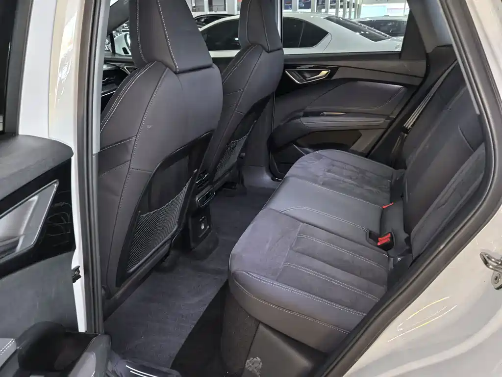 Audi Q4 e-tron — миниатюра 13