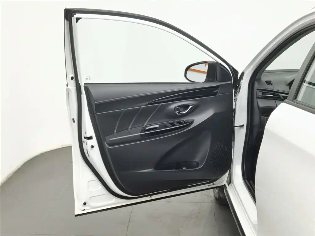 TOYOTA YARIS L ZHIXUAN